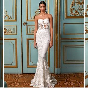 NWT 3d floral wedding gown